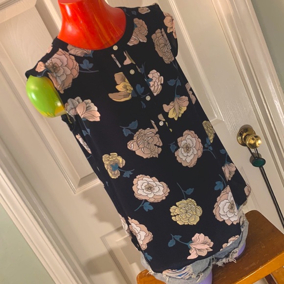 LOFT Tops - LOFT Floral Blouse Top